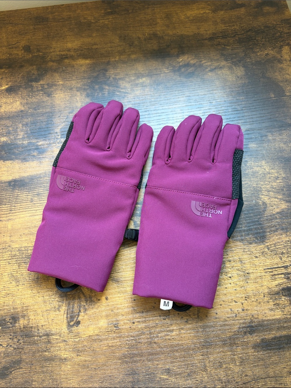 The North Face Magenta Softshell Women's Gloves